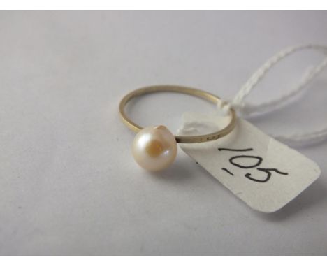 14ct gold and pearl ring approx size  O     