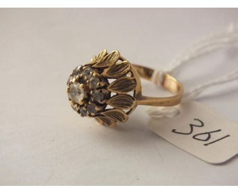 18ct gold and diamond flower ring  approx size J   4.6g inc       