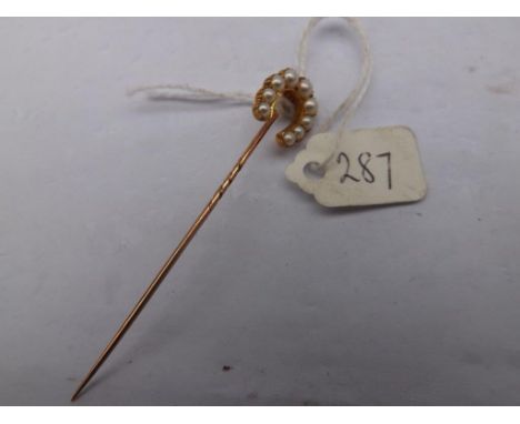 A gold half pearl set horseshoe stick pin&nbsp;&nbsp;