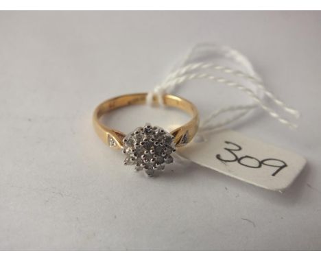 18ct gold and diamond cluster ring  approx size L        