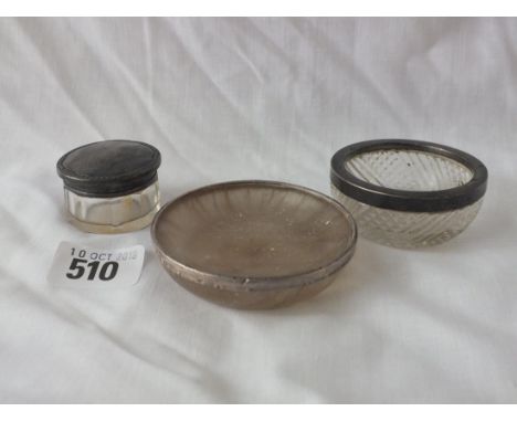 Two mounted small circular dishes, also a paste jar, 2.5” dia.  
