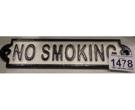 Cast iron No Smoking wall sign, L: 22 cm. P&amp;P Group 2 (£18+VAT for the first lot and £3+VAT for subsequent lots) 