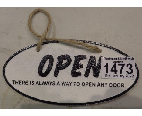 Cast iron open/closed shop sign, L: 12 cm. P&amp;P Group 1 (£14+VAT for the first lot and £1+VAT for subsequent lots) 