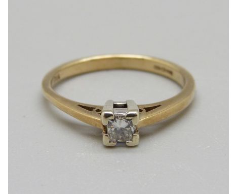 A 9ct gold, Princess cut diamond solitaire ring, 1.9g, M 