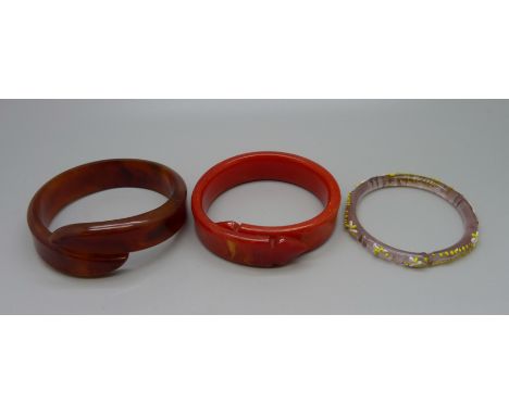Two Vintage Lucite bangles and a glass bangle, glass bangle a/f 