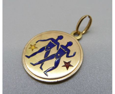 An 18ct gold and enamel Gemini charm, 5.1g 