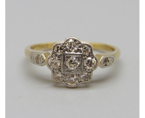 An 18ct gold and diamond daisy ring, 2.7g, M 