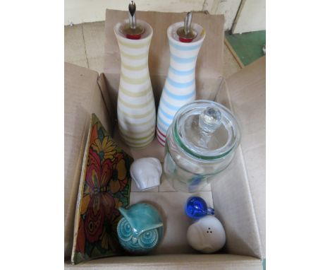 A collection of vintage and retro ceramic and glass items 