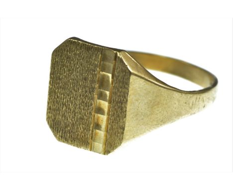 9ct gold signet ring, size Y, 5.94 grams 