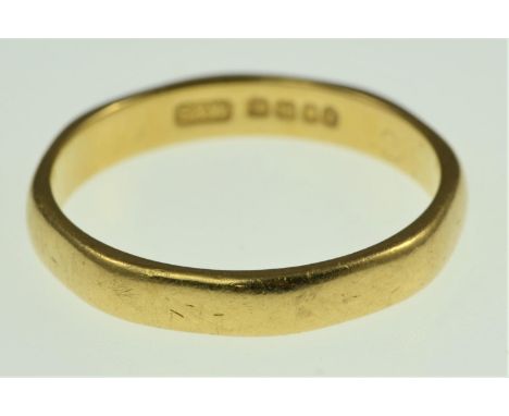 18ct gold band ring, size K, 2.33 grams 