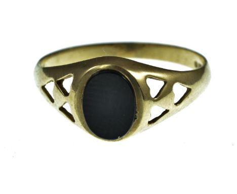 9ct gold & black hardstone ring, size P, 1.6 grams 