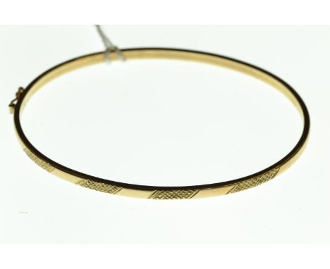 9ct gold bangle, 60mm wide, 3.54 grams 