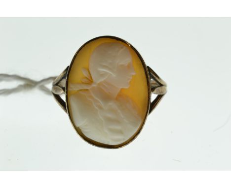 Yellow metal & cameo ring, tests positive for 14ct gold, size L1/2, 3.3 grams 