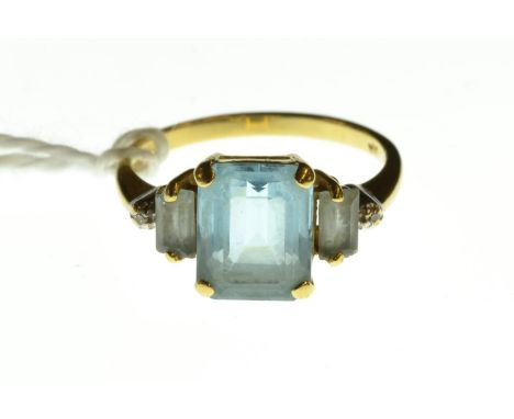 18ct gold, aquamarine & diamond ring, size P, 4.15 grams 