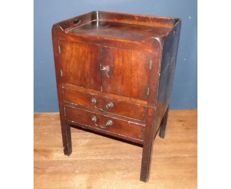 Georgian mahogany bedside cupboard with pull out commode base. 79cm H x 53cm L Provenance: Dante G Rossetti gifted this to hi