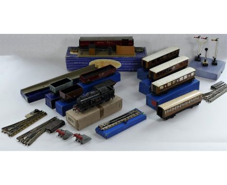 A collection of boxed and unboxed Hornby Dublo by Meccano railway models to include- Track, Junction Signals Upper Quadrant D
