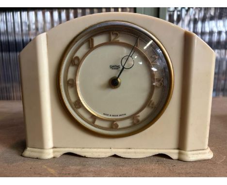 Vintage Smiths bakelight mantle clock, 19x13.5cm  / All lots are located at Gower Reclamation, Unit 17b, Crofty Industrial Es