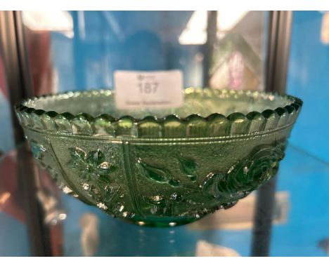 Uranium glass bowl, 17cm (dia)  / All lots are located at Gower Reclamation, Unit 17b, Crofty Industrial Estate, Gower, Swans