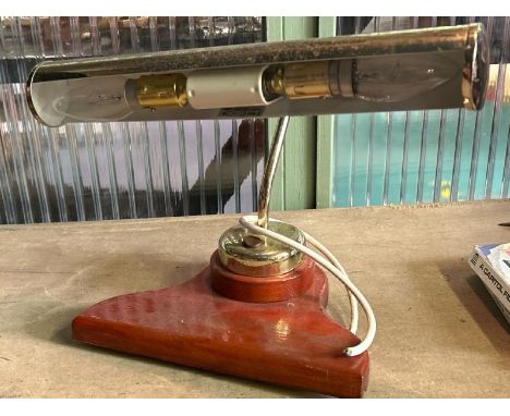 Vintage brass desk light, needs a new plug, untested  / All lots are located at Gower Reclamation, Unit 17b, Crofty Industria