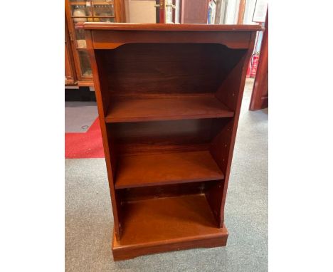 A small wooden display shelf, 84cm (h) x 48cm (w) x 24cm (d) / All lots are located at Gower Reclamation, Unit 17b, Crofty In