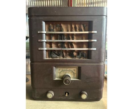 Vintage GEC radio, model number not shown, as found, 35x43x20cm  / All lots are located at Gower Reclamation, Unit 17b, Croft