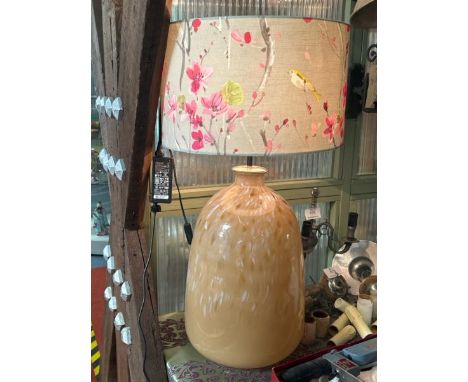 Large mottled glass lamp with floral light shade in working order, total height including shade is 75.5cm, shade is 40cm diam