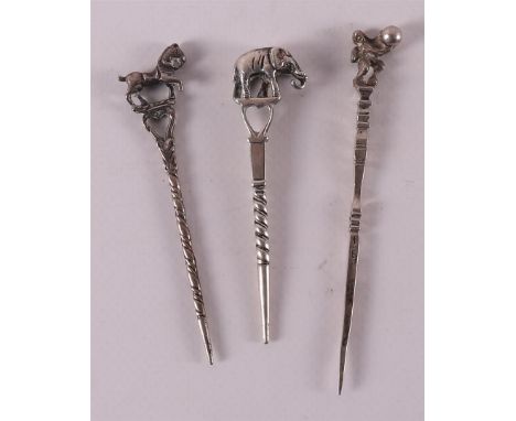Two second grade 835/1000 silver pipe sticks, 19th/20th century. O.a. with crowning elephant, master's mark: Schoorl, E. / Pe