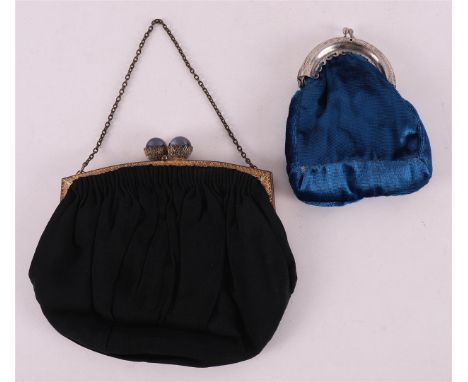 A second grade 835/1000 purse bracket on a non-original blue cloth bag, 19th century. Here's another bag, see you. 2x. 