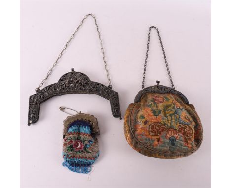 A second grade 835/1000 silver bag bracket on a bead bag, 19th century. Here are two others, tot. 3x. 