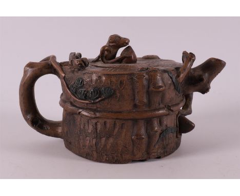 A yixing stoneware tree trunk-shaped teapot, China, 20th century. Marked with seal mark on the bottom, h 9.5 cm, tot. 2x