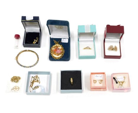 Various costume jewellery, a slender link necklace, 32cm long, unmarked, bangle, earrings, Avon dress ring, etc. (a quantity)