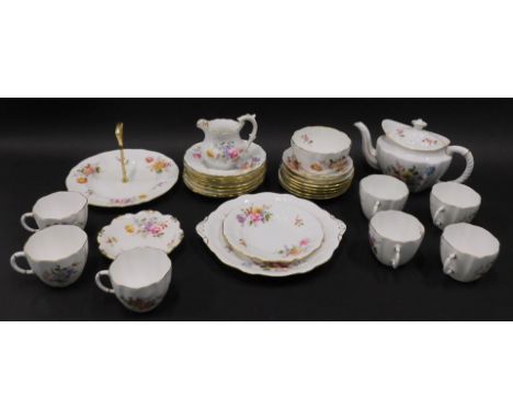 A Royal Crown Derby Posies pattern part service, to include serving plate 23cm wide, cups, saucers, milk jug, sugar bowl, etc