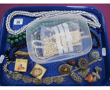 Vintage Costume Jewellery, including malachite and mother of pearl bead necklaces, imitation pearls (need re-stringing), fili