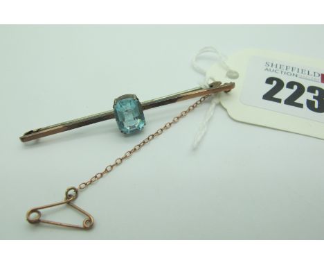 A Vintage Single Stone Bar Brooch, rectangular claw set, on plain bar stamped "9ct" (non gold pin).  