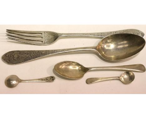 Victorian hallmarked silver fork and spoon, London assay 1846, two silver condiment spoons and a silver teaspoon, combined 87