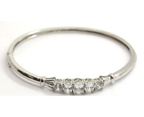 Sterling silver CZ set snap bangle, D: 6.5 cm, 14g. P&amp;P Group 1 (£14+VAT for the first lot and £1+VAT for subsequent lots
