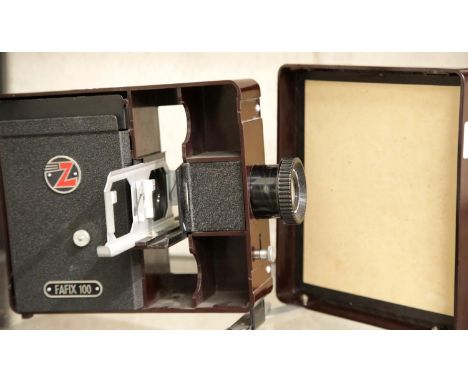 Vintage Fafix 100 Bakelite slide projector; lens is anastigmat 1:3.5 f=80mm Zett-Projektion Braunschweig ? no power cable - i