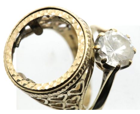 9ct gold solitaire dress ring and a 9ct gold ring to hold a coin, combined 5.8g. P&amp;P Group 1 (£14+VAT for the first lot a