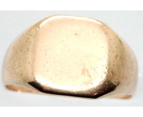 Gents presumed 9ct rose gold signet ring, unmarked, 5.6g, size P. P&amp;P Group 1 (£14+VAT for the first lot and £1+VAT for s