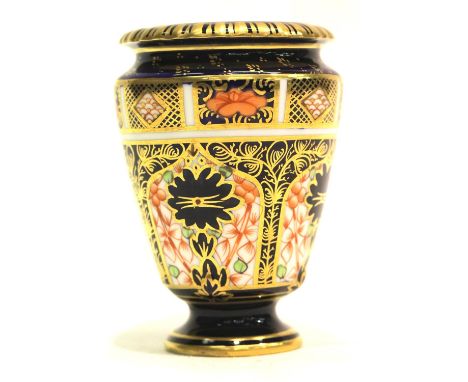 Small Royal Crown Derby vase, H: 8 cm. P&amp;P Group 1 (£14+VAT for the first lot and £1+VAT for subsequent lots) Condition r