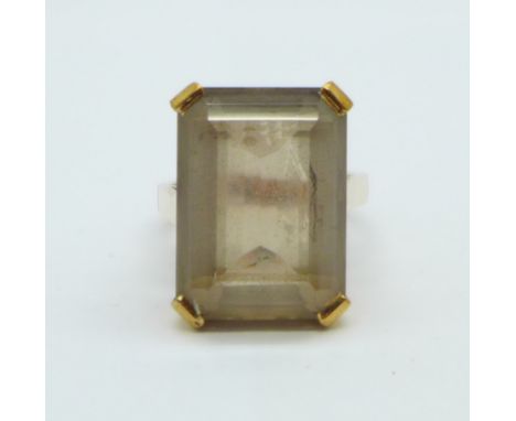 A 9ct gold stone set ring, 6.9g, M, stone 13mm x 17mm 