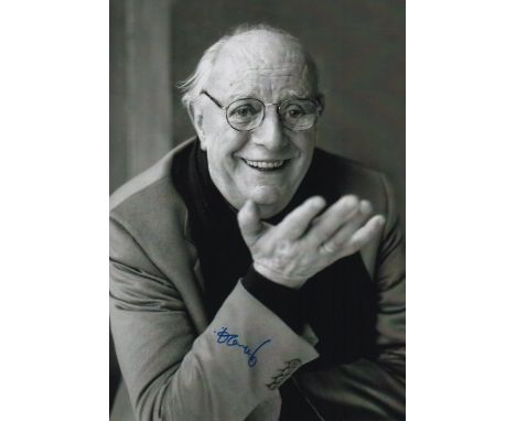  FO DARIO: (1926-2016) Italian Playwright, Actor and Theatre Director. Signed 5 x 7 photograph, the image depicting Fo in a h