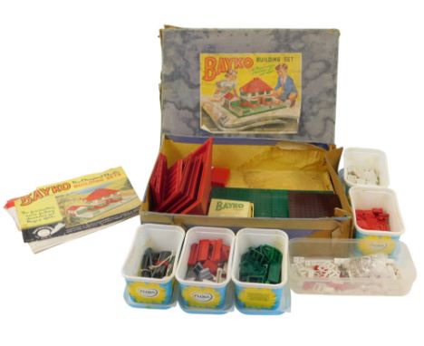 A Bayko building set, boxed, together with various loose Bayko pieces. 
