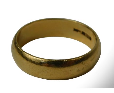 An 18ct gold wedding band, of plain design, 5mm width, ring size R½, 6.3g all in.