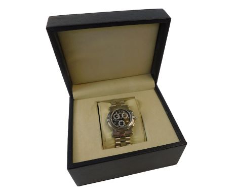 An Oceanaut Baccara stainless steel gent's chronograph wristwatch, with silvered concave face, boxed, with additional links. 