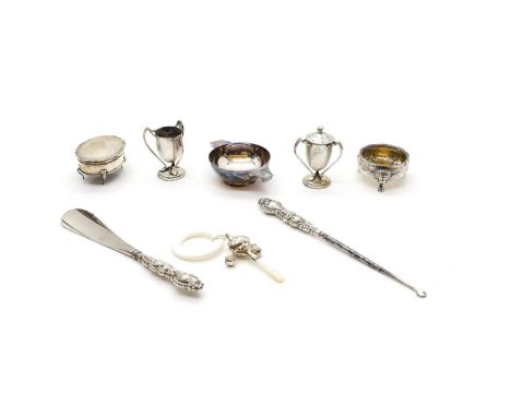 A collection of silver items, to include two pepperettes, both in the form of a three handled trophy, Birmingham 1905 one mis