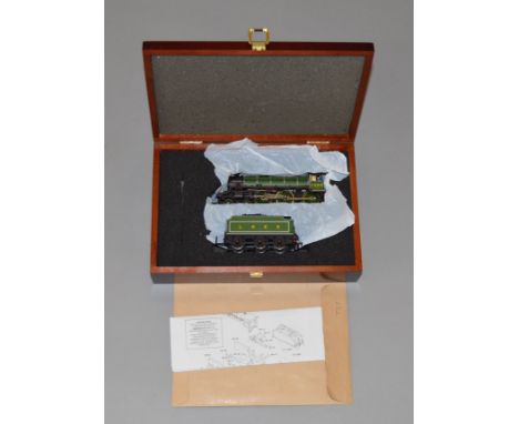 OO Gauge. Bachmann. Ltd Edition B1 class locomotive LNER apple green. No. 0737 of 2000. Housed in fitted wooden box with cert
