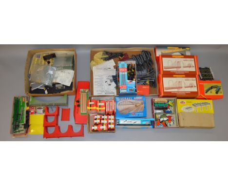 OO Gauge. Good quantity of track & accessories including points, suspension bridges, Dublo engine shed extension kit, Tri-ang