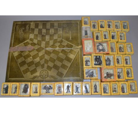 Good quantity of Eaglemoss Lord of The Rings lead chess figurines, boxed together with magazines. (Approx 120 figures)