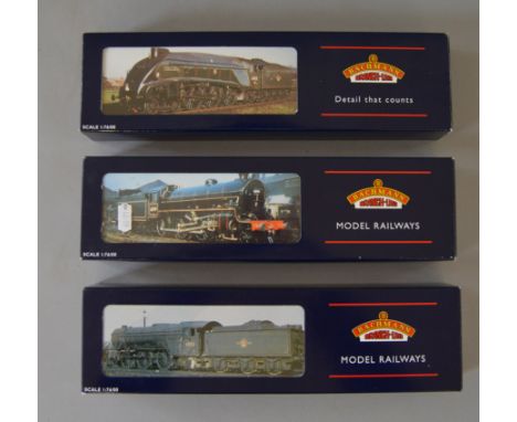 OO Gauge. Bachmann. 3 x locomotives. LNER A4 class "Silver Fox", BR V2 class L/Crest Re-numbered/named "The Snapper" No.60809